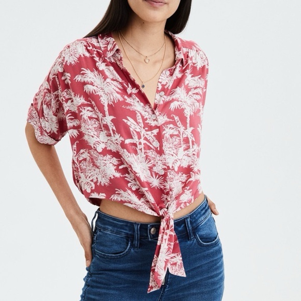 American Eagle Women’s Red Floral Print Tie‎ Front Button Down Shirt Size Medium